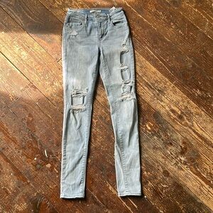 Levis Ripped Skinny Jeans